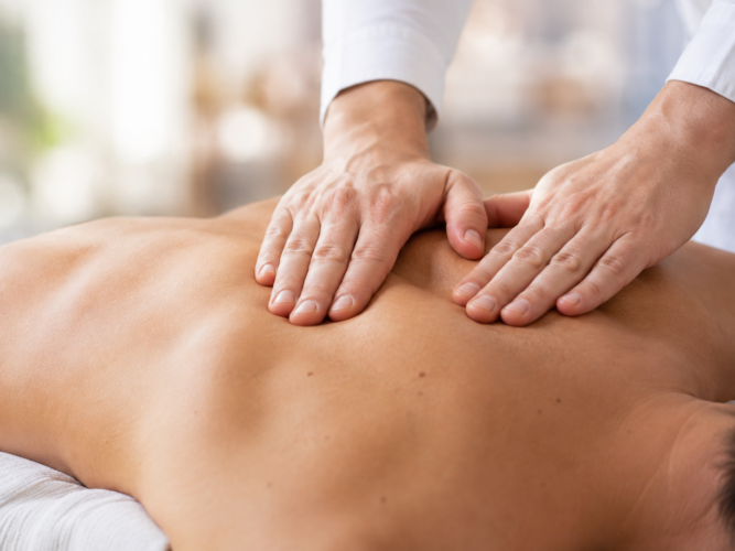 Osteopathie, Myofasziiale Release Technik am Rücken